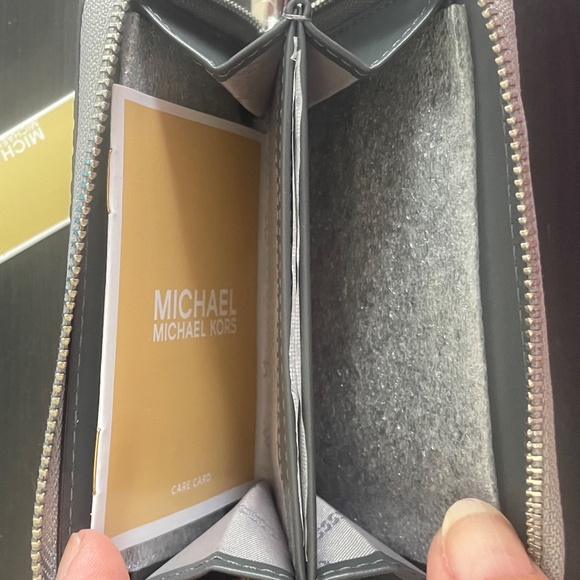 MICHAEL MICHAEL KORS Small size Logo Wallet - Picture 3 of 3